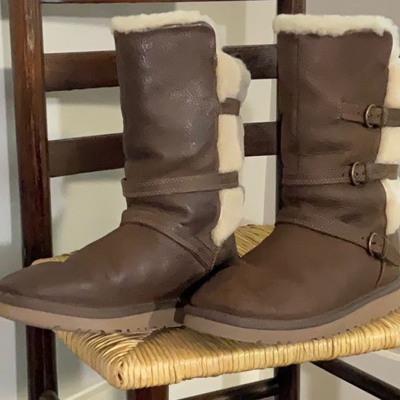 Beautiful condition brown Becket Uggs
#25.18.07EB - Picture 1 of 6